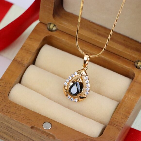 "Teardrop Black Stone Pendant with White Crystals in Gold Plating, XPPT1800 - Picture 8 of 13